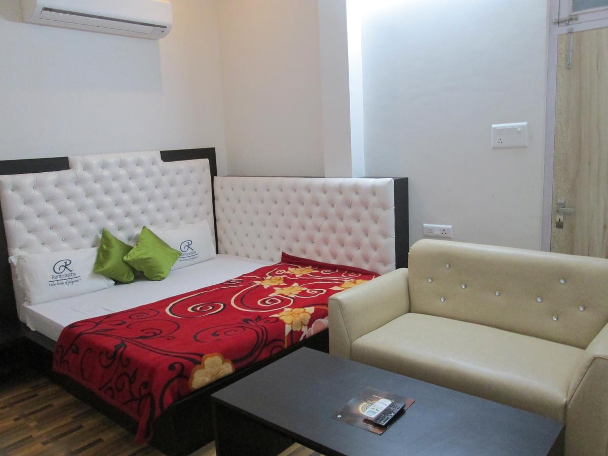 Ramprastha Hotel Ayodhya Extérieur photo